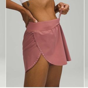 Lululemon Find Your Pace Lined High-Rise Short 3"
Spiced Chai